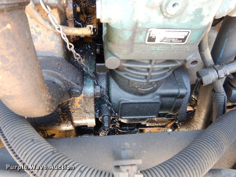 image for item DE5799 2005 Kenworth T600  semi truck