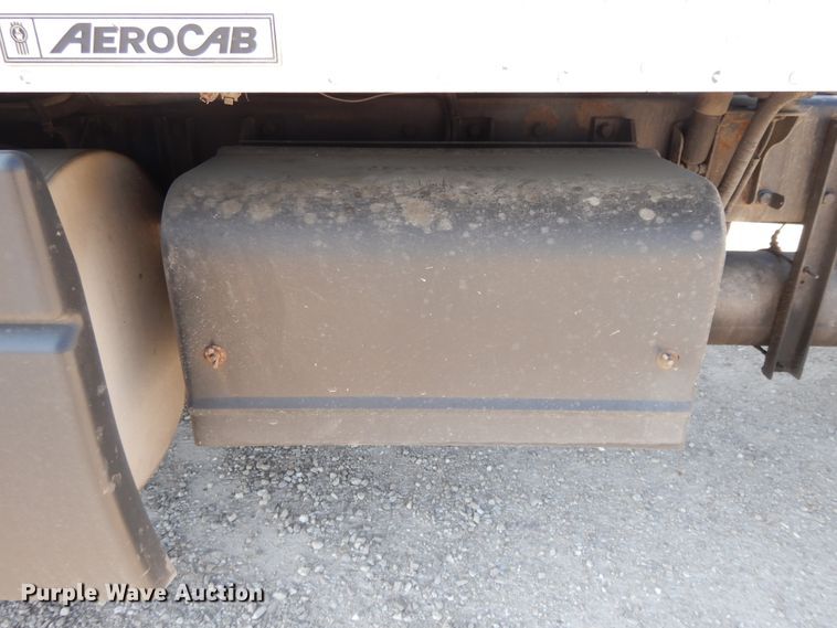 image for item DE5799 2005 Kenworth T600  semi truck