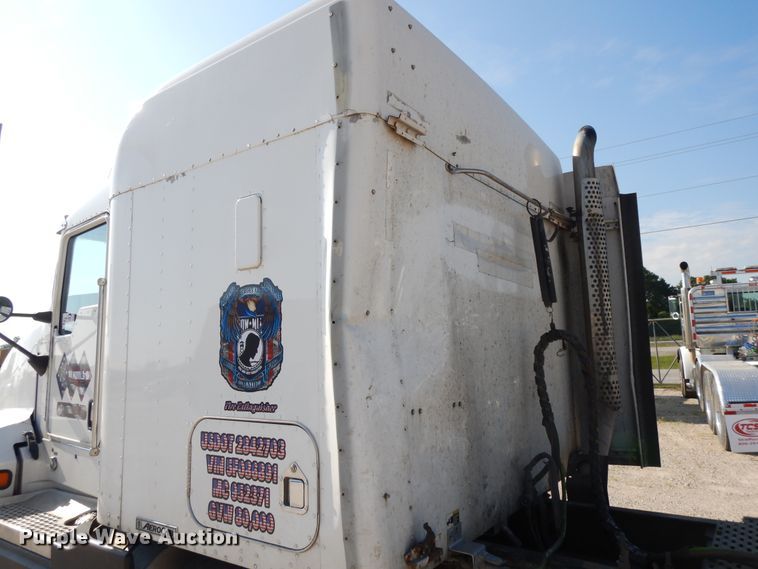 image for item DE5799 2005 Kenworth T600  semi truck