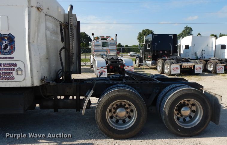 image for item DE5799 2005 Kenworth T600  semi truck