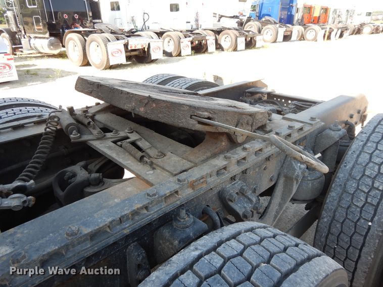 image for item DE5799 2005 Kenworth T600  semi truck