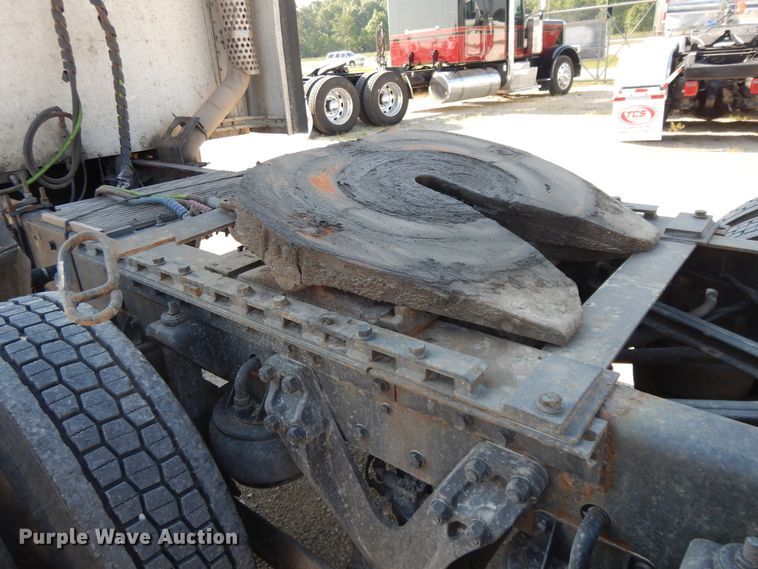 image for item DE5799 2005 Kenworth T600  semi truck