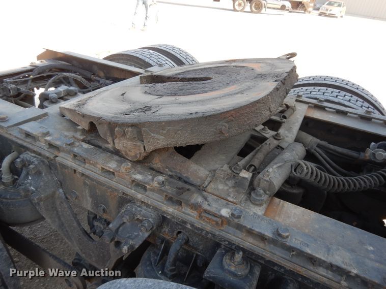 image for item DE5799 2005 Kenworth T600  semi truck