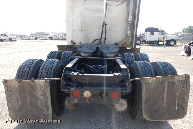 image for item DE5799 2005 Kenworth T600  semi truck