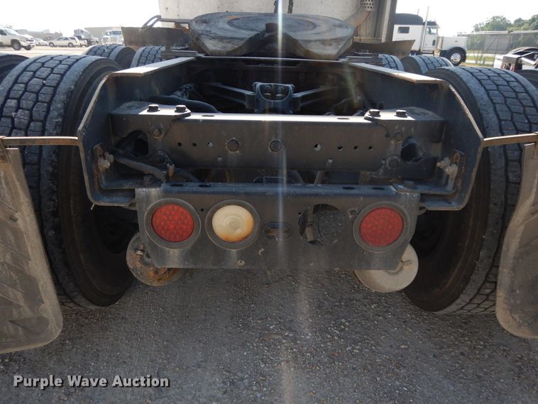 image for item DE5799 2005 Kenworth T600  semi truck