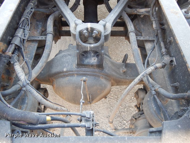 image for item DE5799 2005 Kenworth T600  semi truck