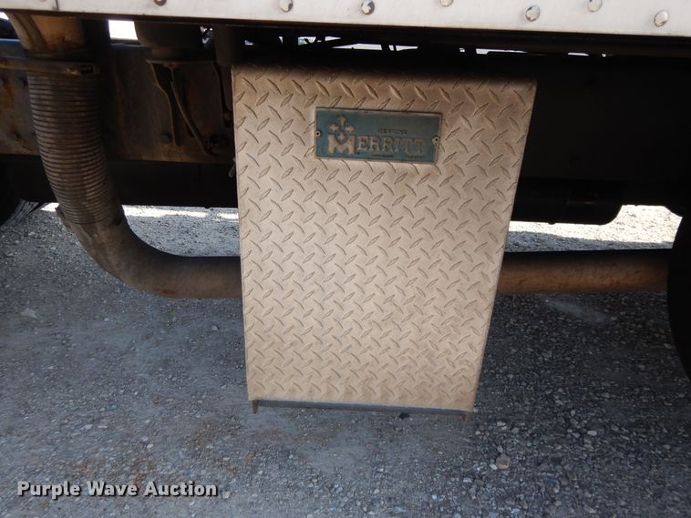 image for item DE5799 2005 Kenworth T600  semi truck