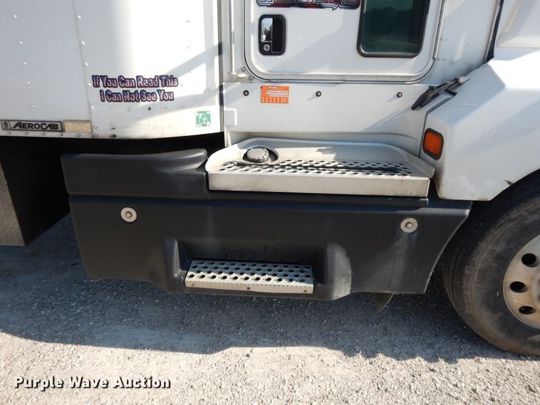 image for item DE5799 2005 Kenworth T600  semi truck