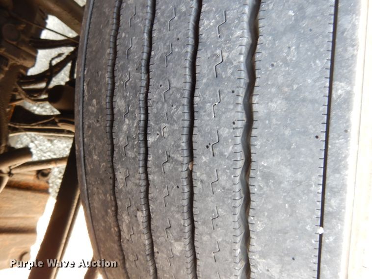 image for item DE5799 2005 Kenworth T600  semi truck