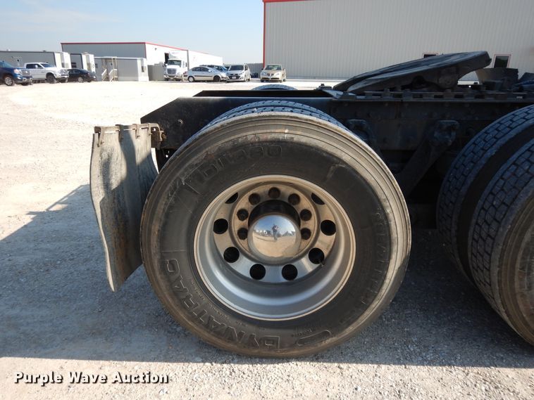 image for item DE5799 2005 Kenworth T600  semi truck