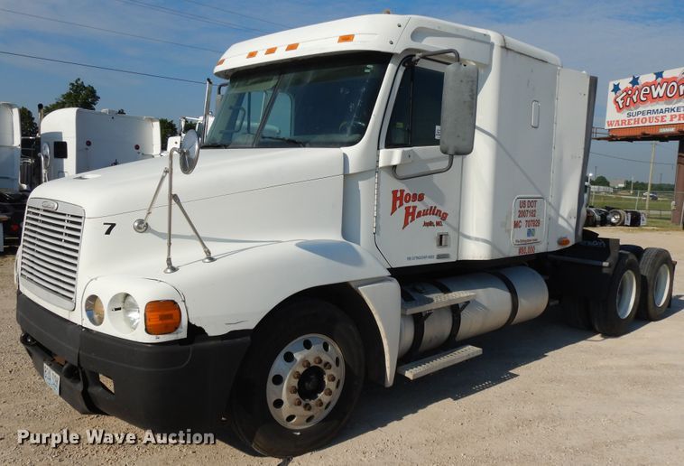 image for item DE5800 2003 Freightliner Century Classic  semi truck