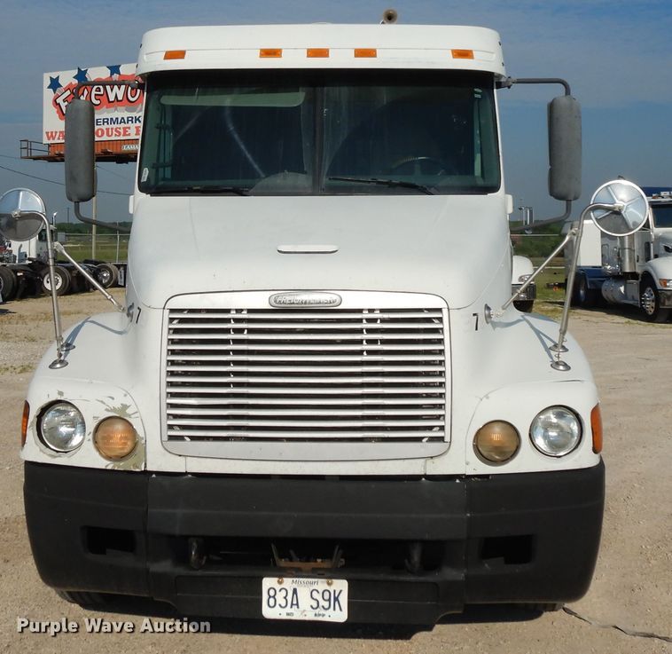 image for item DE5800 2003 Freightliner Century Classic  semi truck