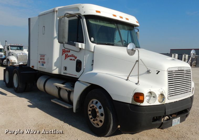 image for item DE5800 2003 Freightliner Century Classic  semi truck