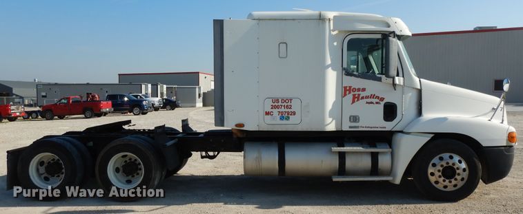 image for item DE5800 2003 Freightliner Century Classic  semi truck