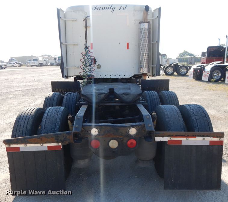 image for item DE5800 2003 Freightliner Century Classic  semi truck