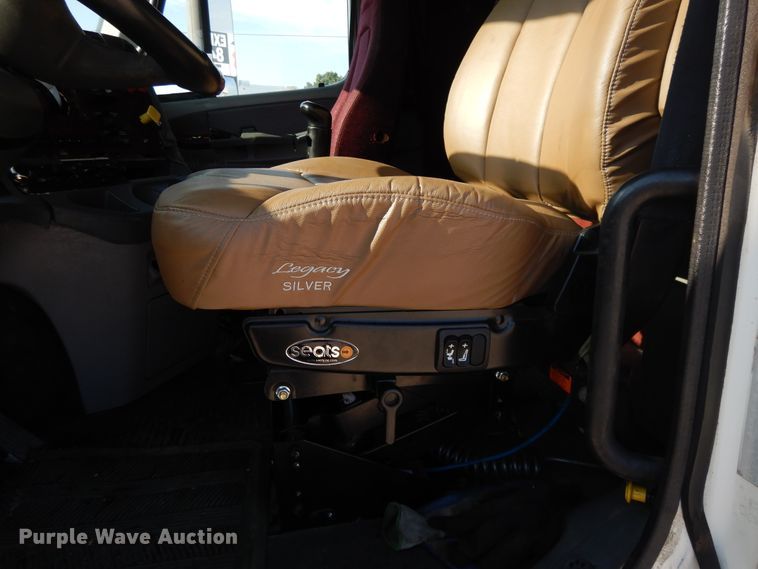 image for item DE5800 2003 Freightliner Century Classic  semi truck