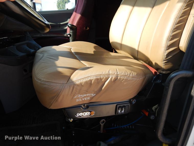 image for item DE5800 2003 Freightliner Century Classic  semi truck