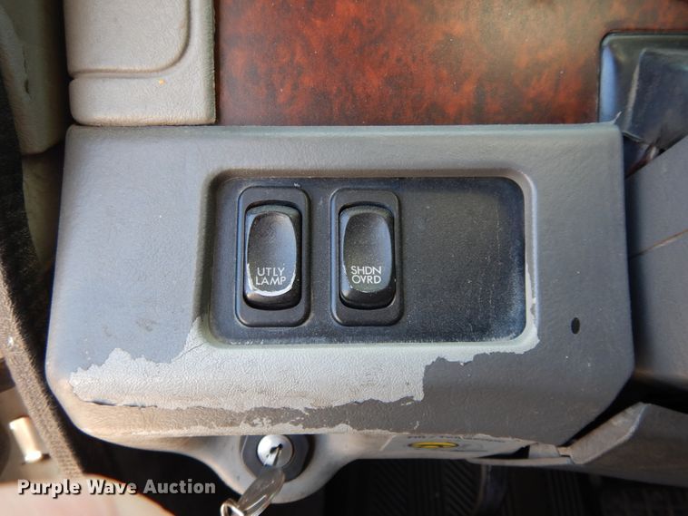 image for item DE5800 2003 Freightliner Century Classic  semi truck