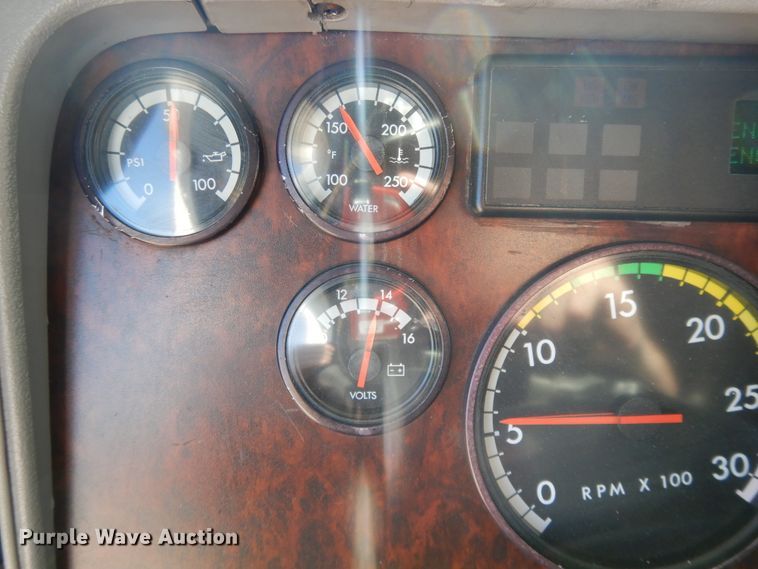 image for item DE5800 2003 Freightliner Century Classic  semi truck