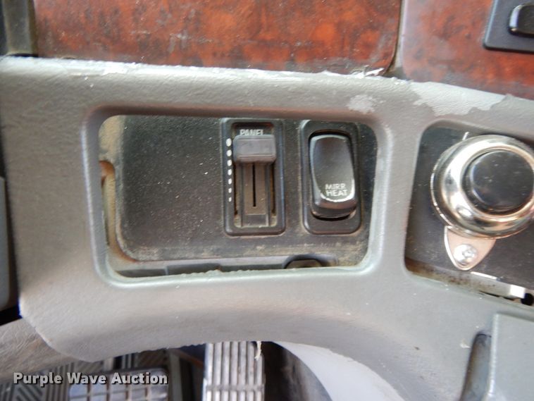 image for item DE5800 2003 Freightliner Century Classic  semi truck