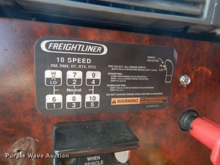 image for item DE5800 2003 Freightliner Century Classic  semi truck