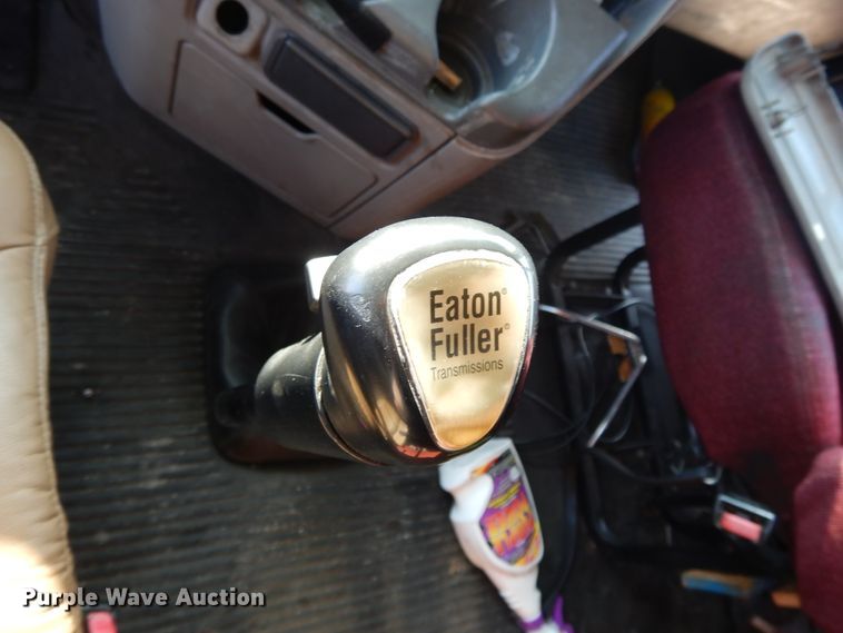 image for item DE5800 2003 Freightliner Century Classic  semi truck