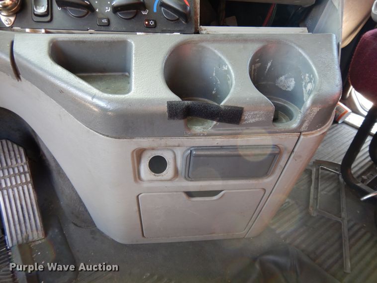 image for item DE5800 2003 Freightliner Century Classic  semi truck