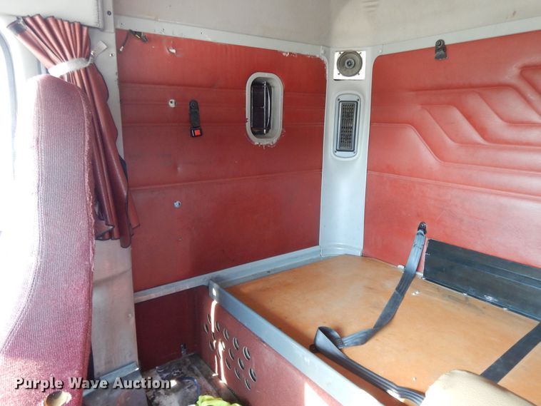 image for item DE5800 2003 Freightliner Century Classic  semi truck