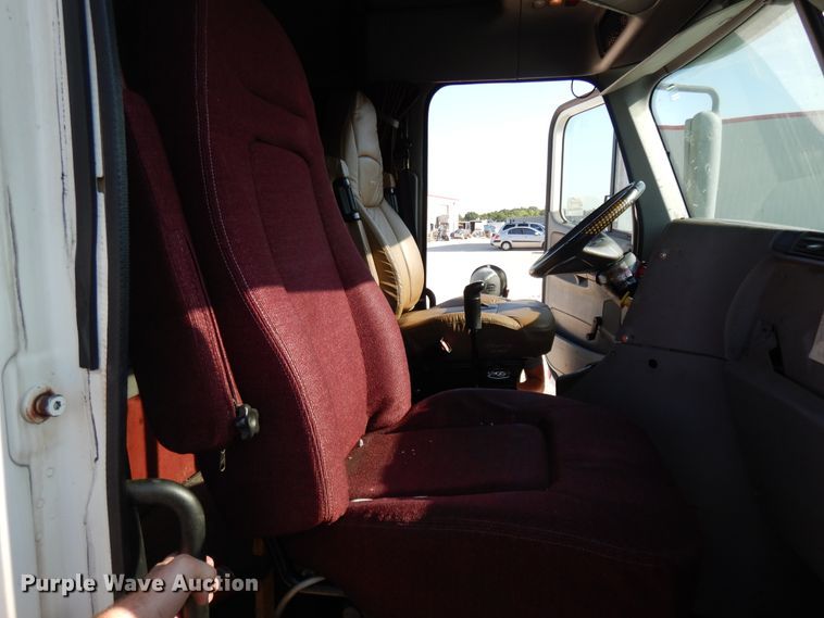 image for item DE5800 2003 Freightliner Century Classic  semi truck