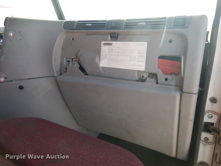 image for item DE5800 2003 Freightliner Century Classic  semi truck