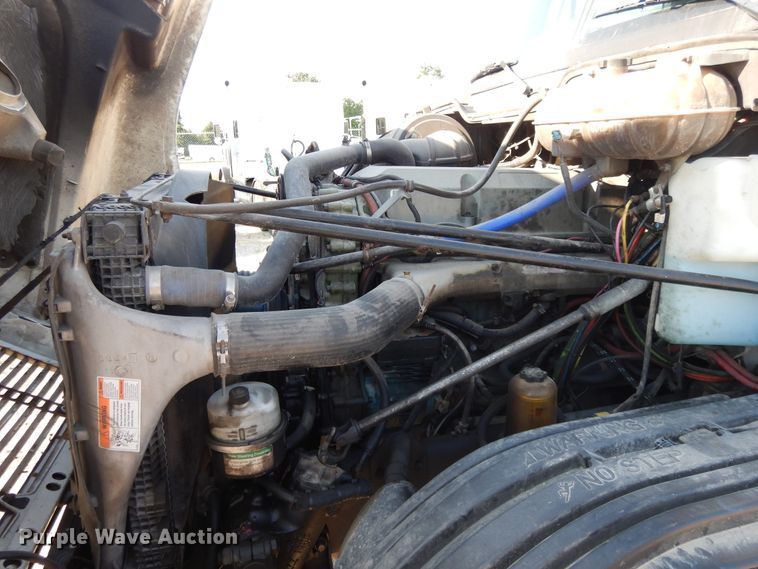 image for item DE5800 2003 Freightliner Century Classic  semi truck