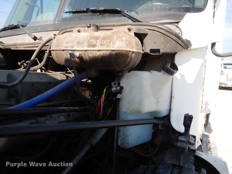 image for item DE5800 2003 Freightliner Century Classic  semi truck