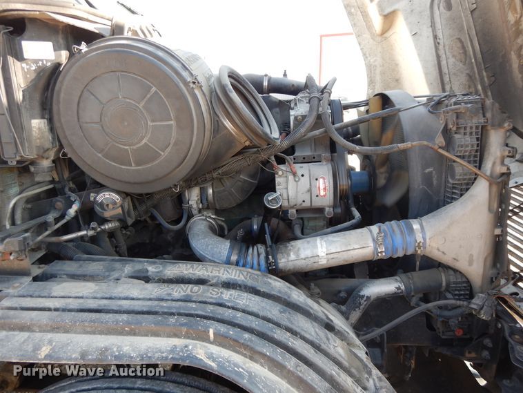 image for item DE5800 2003 Freightliner Century Classic  semi truck