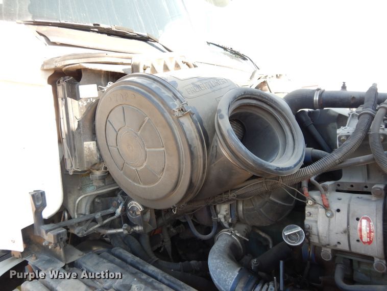 image for item DE5800 2003 Freightliner Century Classic  semi truck