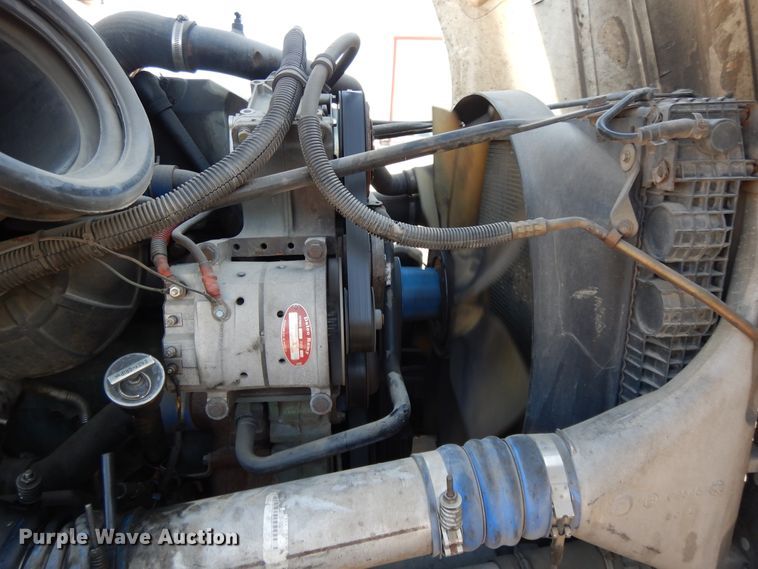 image for item DE5800 2003 Freightliner Century Classic  semi truck