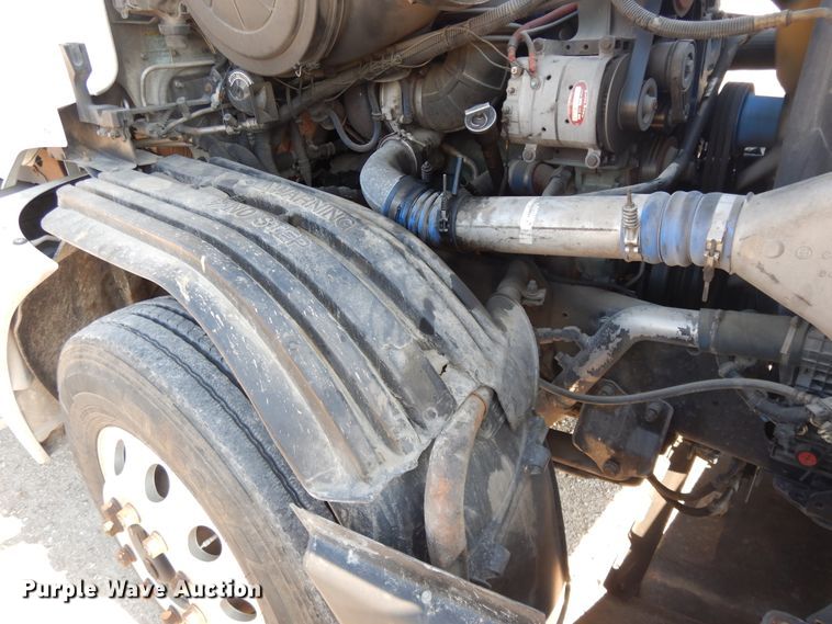 image for item DE5800 2003 Freightliner Century Classic  semi truck