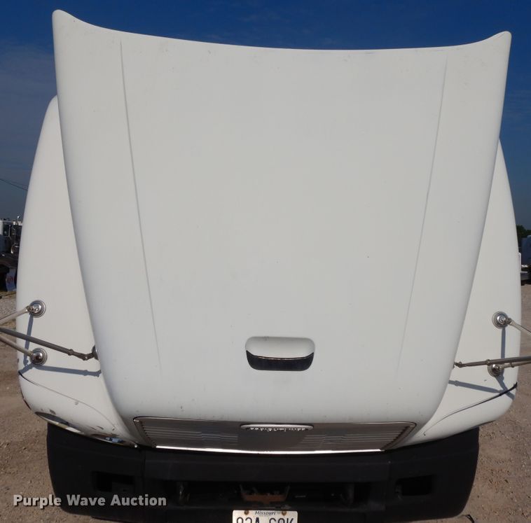 image for item DE5800 2003 Freightliner Century Classic  semi truck