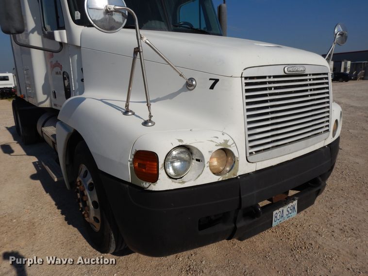 image for item DE5800 2003 Freightliner Century Classic  semi truck
