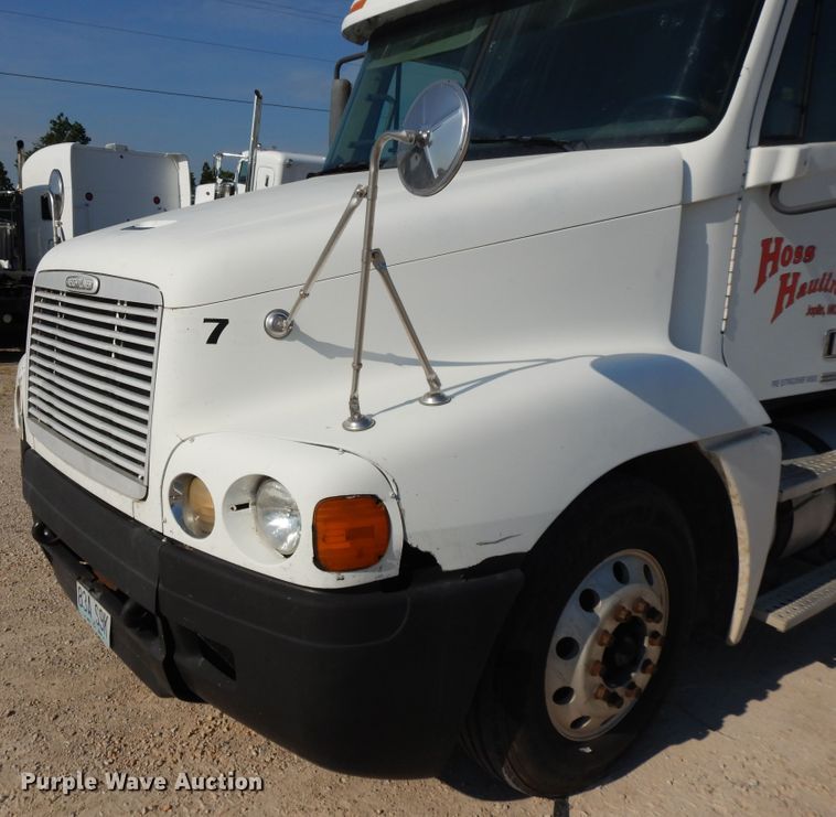 image for item DE5800 2003 Freightliner Century Classic  semi truck