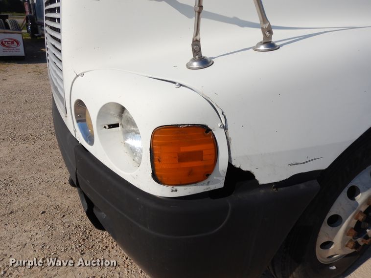 image for item DE5800 2003 Freightliner Century Classic  semi truck