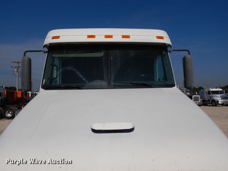 image for item DE5800 2003 Freightliner Century Classic  semi truck