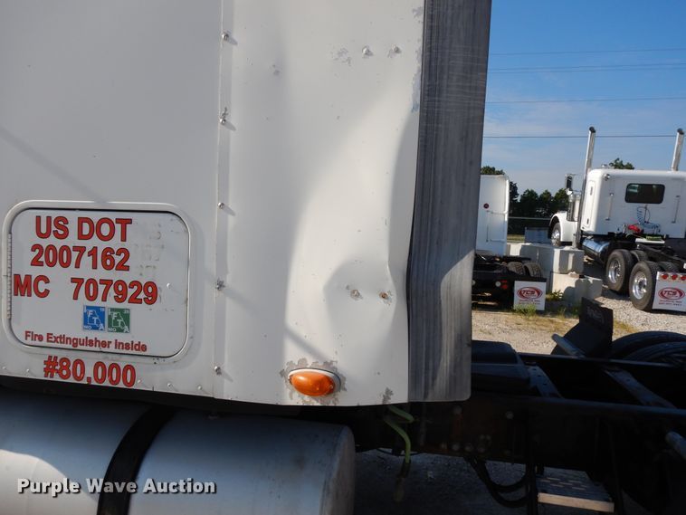 image for item DE5800 2003 Freightliner Century Classic  semi truck