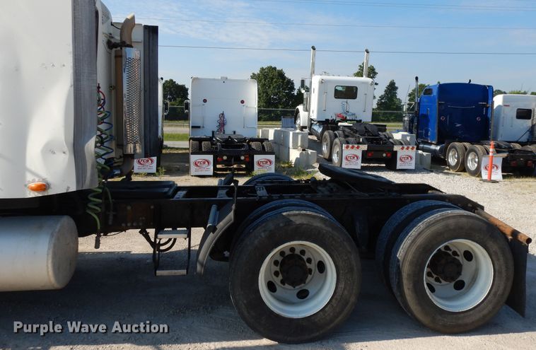 image for item DE5800 2003 Freightliner Century Classic  semi truck