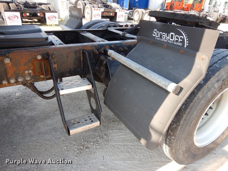 image for item DE5800 2003 Freightliner Century Classic  semi truck