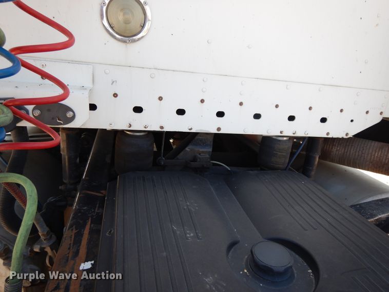 image for item DE5800 2003 Freightliner Century Classic  semi truck