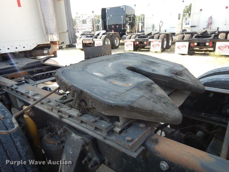 image for item DE5800 2003 Freightliner Century Classic  semi truck