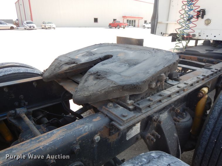 image for item DE5800 2003 Freightliner Century Classic  semi truck