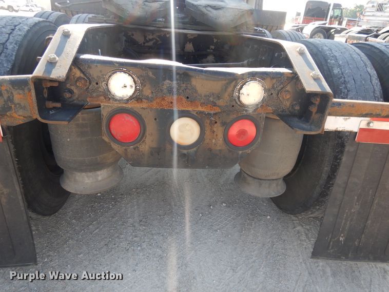 image for item DE5800 2003 Freightliner Century Classic  semi truck