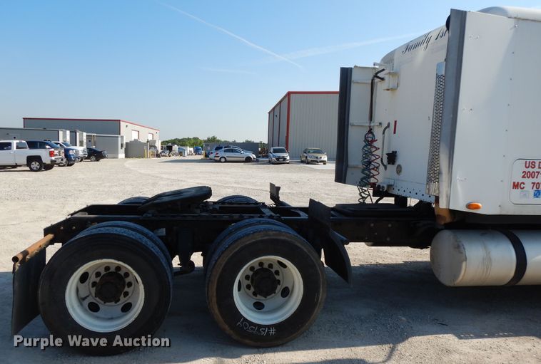 image for item DE5800 2003 Freightliner Century Classic  semi truck