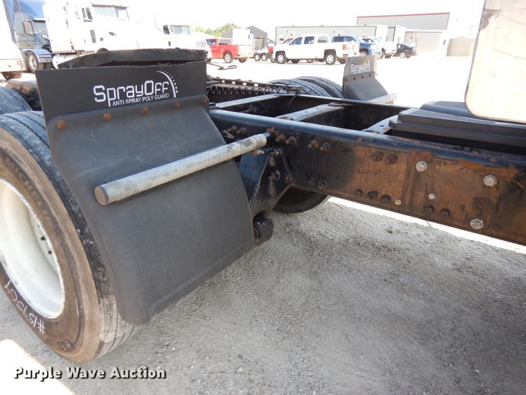 image for item DE5800 2003 Freightliner Century Classic  semi truck